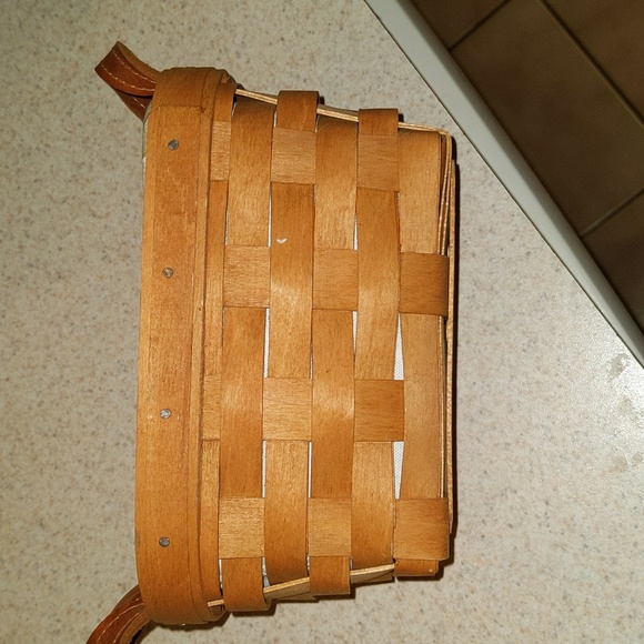 2005 Small Longaberger Basket - Picture 3 of 4